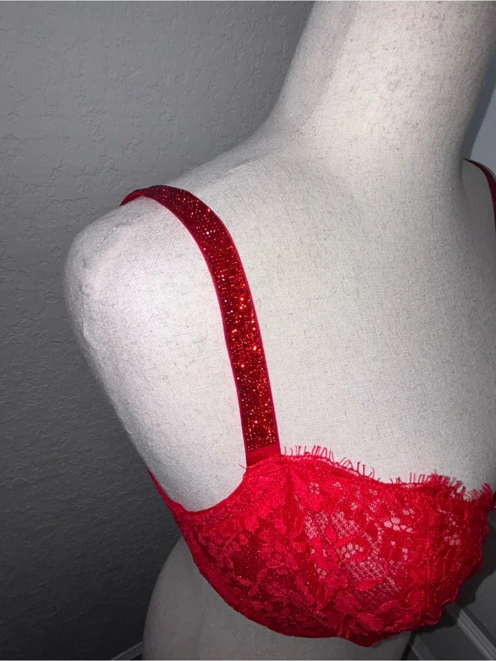 Victoria’s Secret Dream Angels Push Up Without Padding Wired Lace Bra